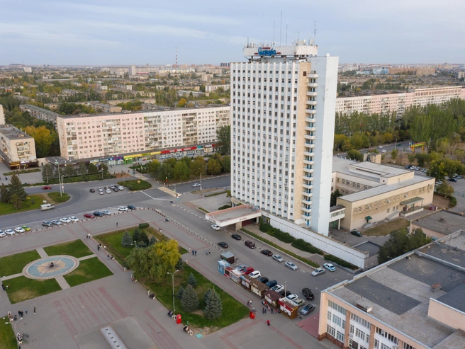 Точные сроки появления платных парковочных мест в Волжском пока не называются. | Источник: Алексей Волхонский / V1.RU
