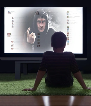 Какие приемы используют мошенники в зависимости от возраста жертвы: рассказывает МВД