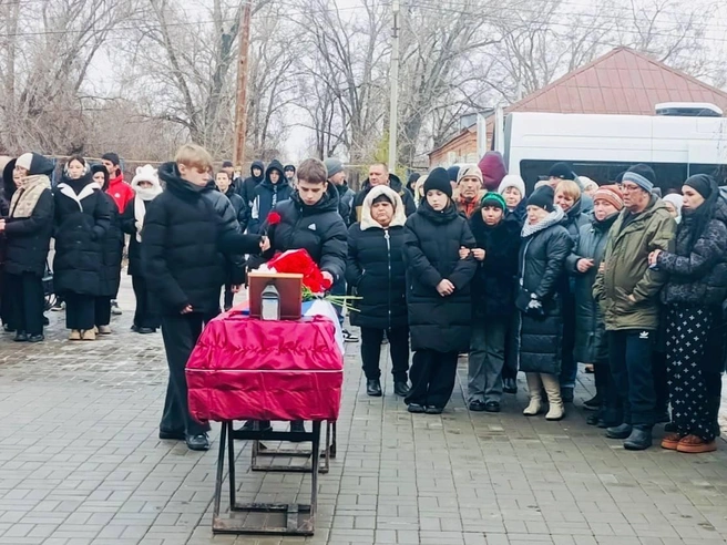 Похороны погибшего в СВО жителя Краснокутского района Александра Черникова | Источник: Валентина Гречушкина / Telegram