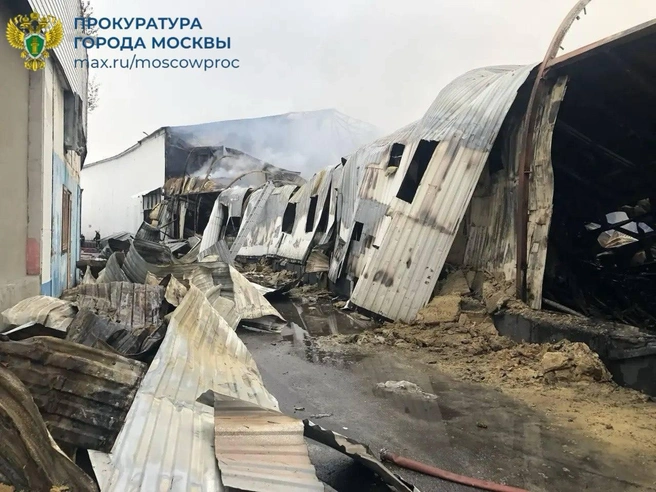 Названа причина крупного пожара в ангаре рядом с Измайловским кремлем | Источник: Прокуратура города Москвы / T.me