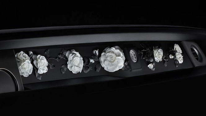 Rolls-Royce Phantom VIII: представлен самый роскошный автомобиль от начала времен