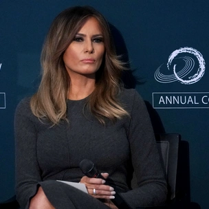 «Почему она все еще в Америке?»: Меланию Трамп обвинили в лицемерии