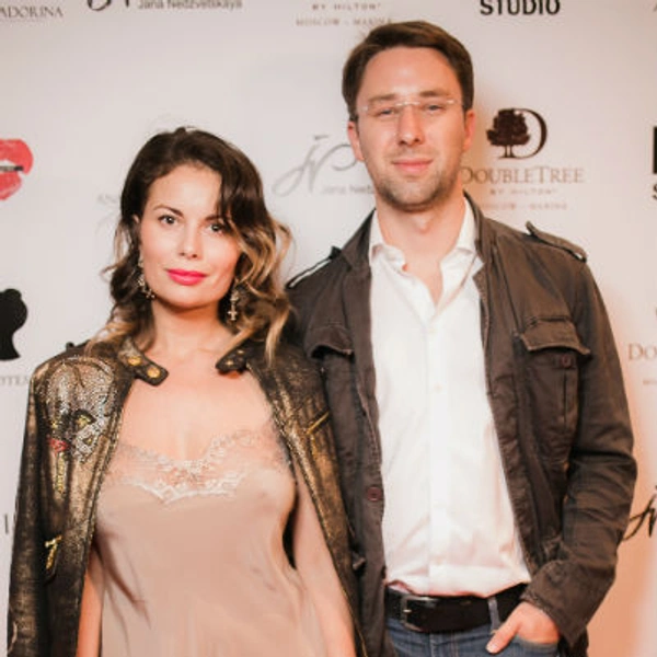 Анастасия Осипенко со спутником | Источник: Пресс-служба агентства Fashion Events