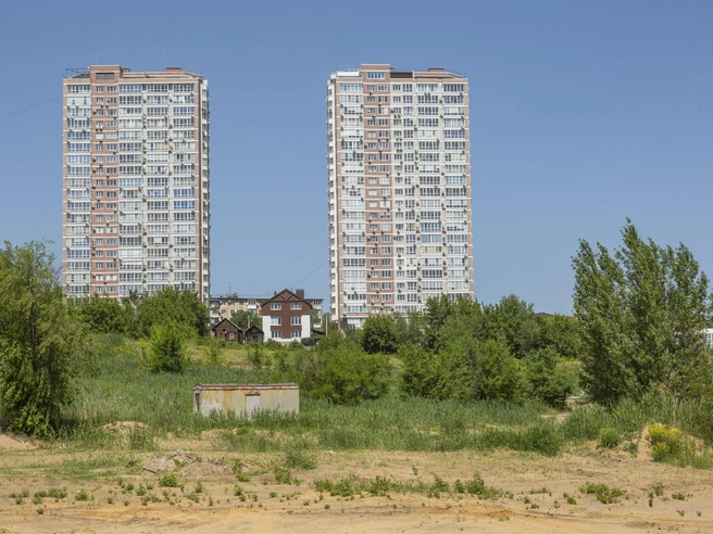 Жители новых домов получили панорамный вид на Волгу. | Источник: Константин Завриков / V1.RU