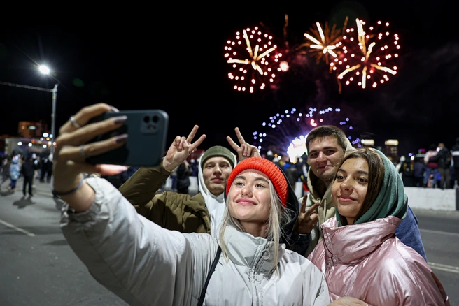 Неловкость в новой компании — временное чувство | Источник: Илья Бархатов / 74.RU