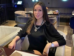«Первая татуировка, сладкий R&B, шпильки»: экс-супруга Тарасова вспомнила свою первую любовь и задумалась о новом замужестве