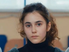 27-летняя актриса Айя Манукян из сериала «Тест на беременность» просит помощи в борьбе с раком
