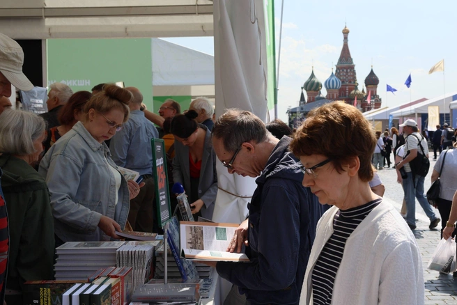 Шатры фестиваля расположились прямо на Красной площади | Источник: Артём Устюжанин / MSK1.RU