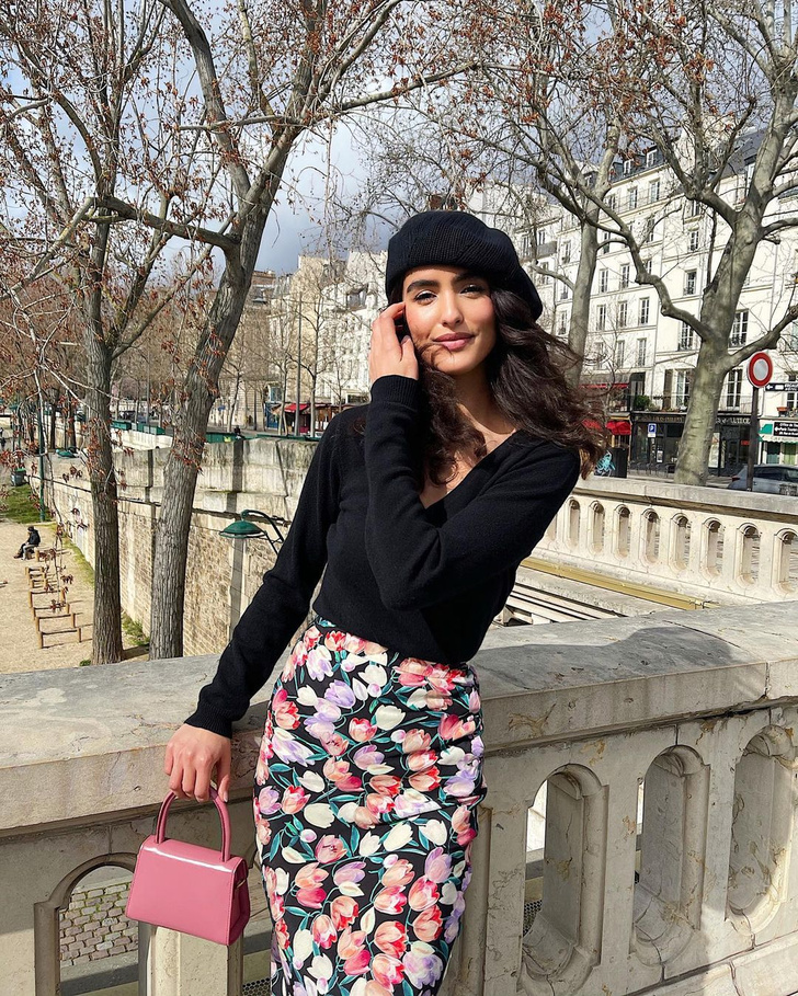 Француженка Джуни Бриз и ее весенний гардероб: вдохновитесь парижанкой, которая носит винтаж, береты и леопардовый принт