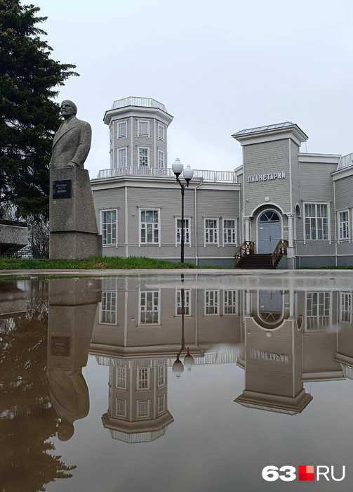 До 2021 года Пензенский планетарий считался последним деревянным планетарием в Европе. Затем историческое здание было полностью снесено, а на его месте возведено новое, ставшее его точной копией  | Источник: Андрей Немов / 63.RU 