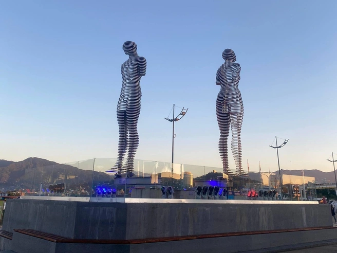 Скульптура «Али и Нино» в Батуми | Источник: Вера Кузнецова