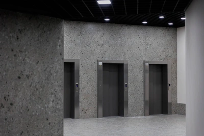 Два скандала с лифтами в Туле: старый лифт и застревания в новостройке