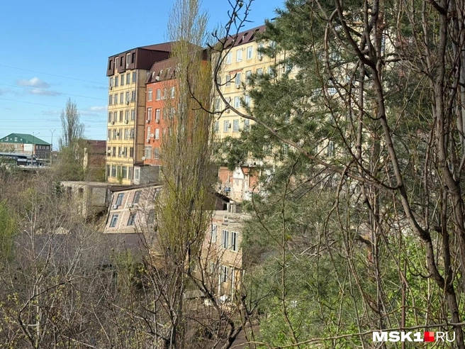 Многоэтажка на улице Перова в Махачкале стала одним из символов наводнения | Источник: Иветта Авраамова / MSK1.RU