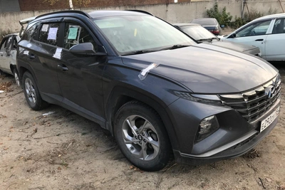 Серый кроссовер Hyundai Tucson продают на аукционе за 2,6 млн