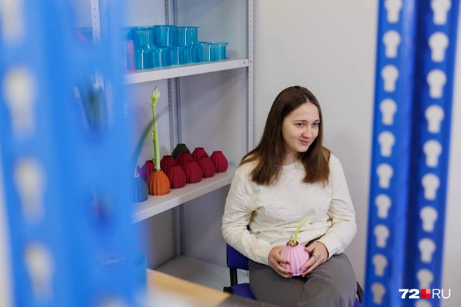 Себя без амариллисов Полина уже не представляет. Это будет очень хорошая цветочная история: если любишь, что делаешь, иначе и не бывает | Источник: Ирина Шарова / 72.RU 