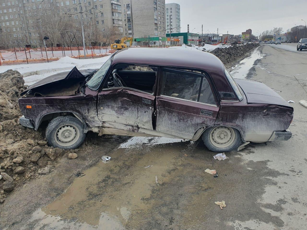 ДТП в Ленинском районе Новосибирска на улице Широкой - 2 апреля 2021 -  НГС.ру