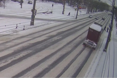 Video Shows Pedestrian Stepping Under Truck in Yekaterinburg