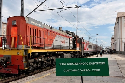 Более 5,3 тыс. пассажиров оформили таможенники с запуска поезда в Китай