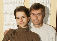 Странные обстоятельства смерти и тайная кремация. Все об уходе 25-летнего сына Игоря Ливанова — Андрея