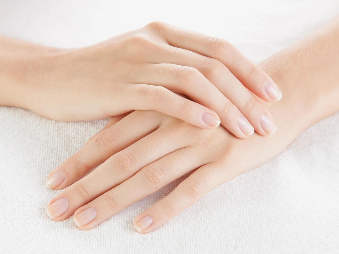 Тревожный звоночек: о каких проблемах со здоровьем говорят дефекты ногтей | marieclaire.ru