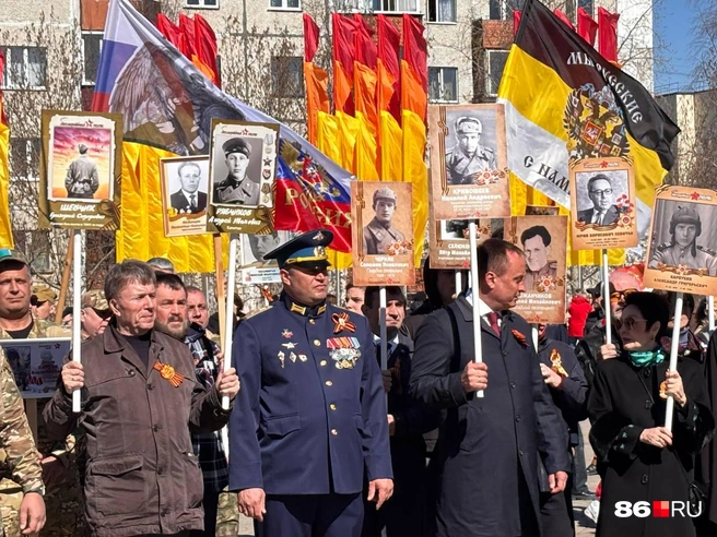 В первых рядах находились первые лица города | Источник: Анастасия Шевякова / 86.RU