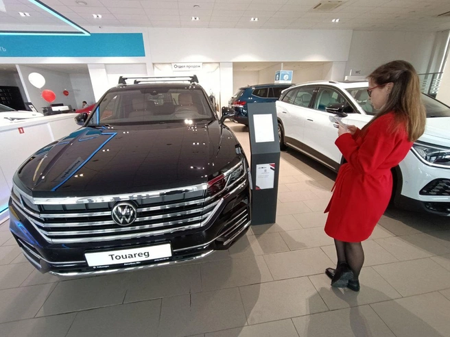Рынок научился привозить западные модели. Россияне раскупают BMW, Audi и Volkswagen | Источник: Владислав Лоншаков / E1.RU