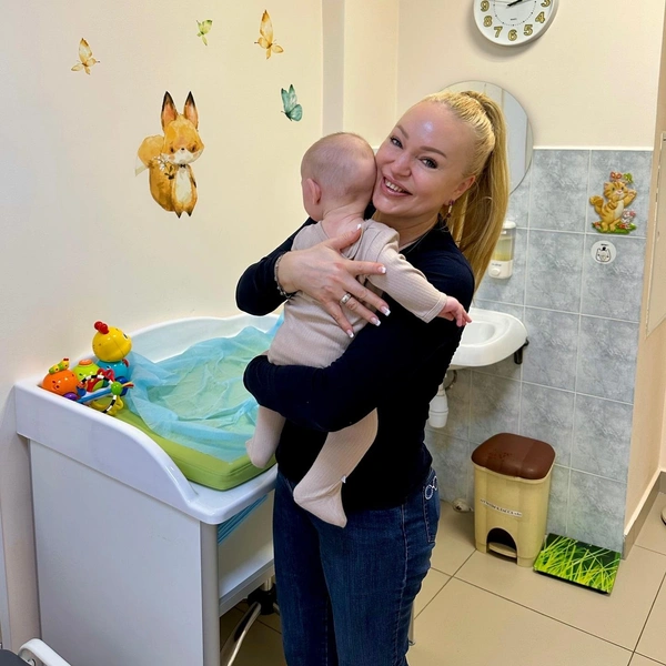 Алла Довлатова с внуком | Источник: соцсети Аллы Довлатовой