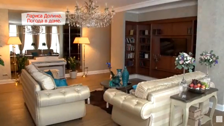 Малая гостиная в доме Ларисы Долиной