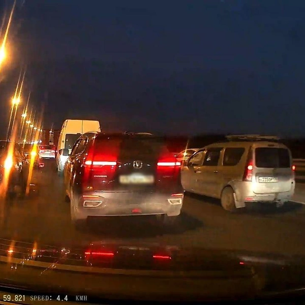 «Движение просто встало». Массовая авария собрала 10-километровую пробку на КАД | Источник: Мегаполис | ДТП и ЧП | Санкт-Петербург | Питер 