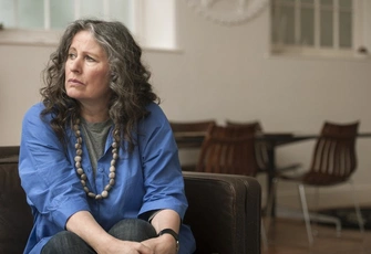 «Мама не может расстаться с недостойным человеком»