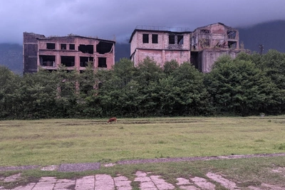 Блогеры: туристы в Абхазии не видят страну из-за Гагры