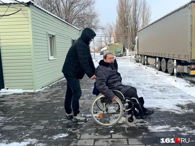 Руслан Пеливанов покидает батайскую ИК-15 | Источник: Ирина Бабичева / 161.RU