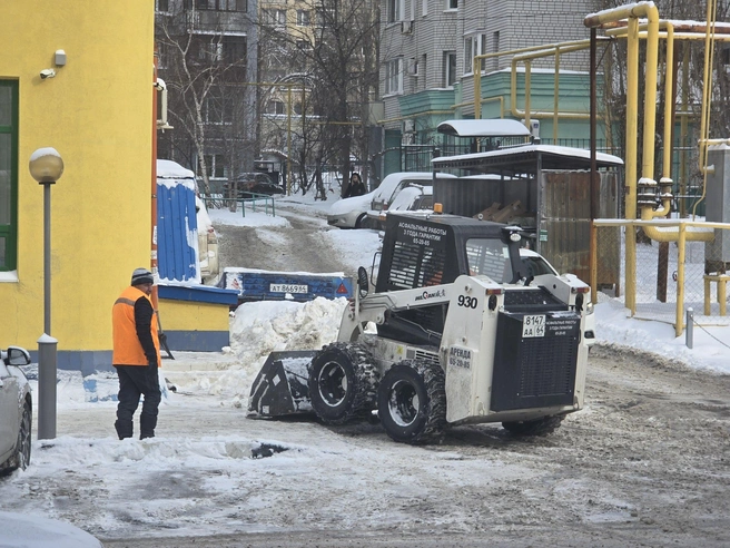 Сейчас Bobcat активно используют для уборки снега в областном центре | Источник: Семен Коротов-Майбах / Telegram