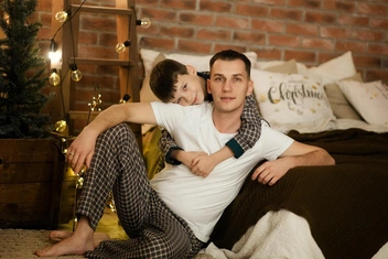 «Дома сын беспроблемный, а на улице боится любых конфликтов. Как научить его постоять за себя?»