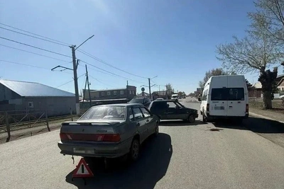 В Орске Ока сбила пешехода и врезалась в Газель и ВАЗ-2115