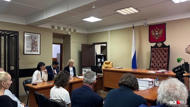 На фото&nbsp;— Анна Минькова со своими адвокатами | Источник: Никита Зырянов / 93.RU