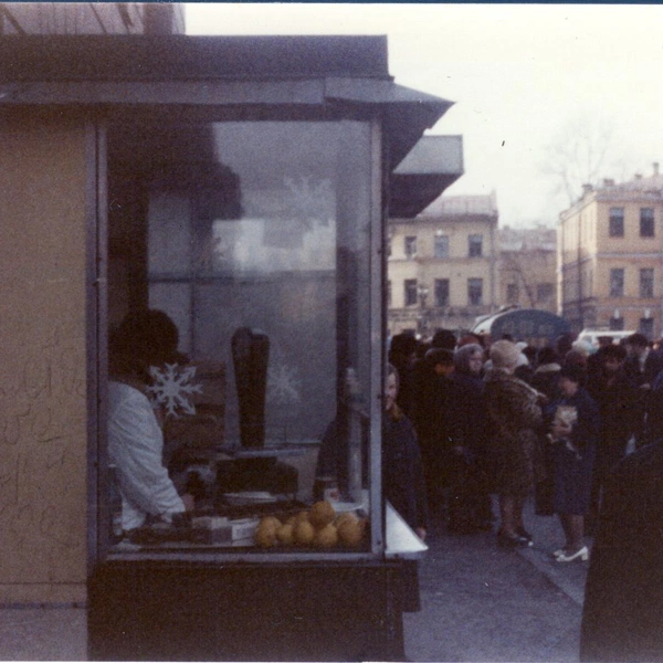 у метро «Владимирская», 1976 год | Источник: Michael Neubert / flickr.com 