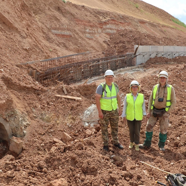 В последние годы раскопки проходят в районе Черниговской набережной | Источник: Юлия Сучкова