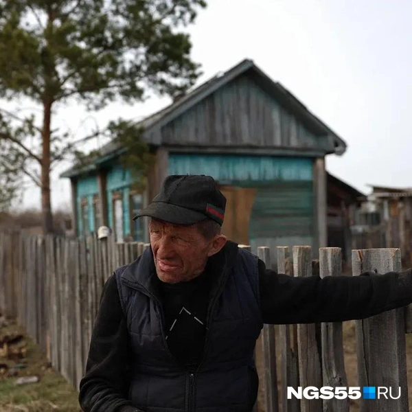 Анатолий раньше забирался на крышу, чтобы позвонить. Теперь у его телефона — 4G | Источник: Евгений Софийчук / NGS55.RU