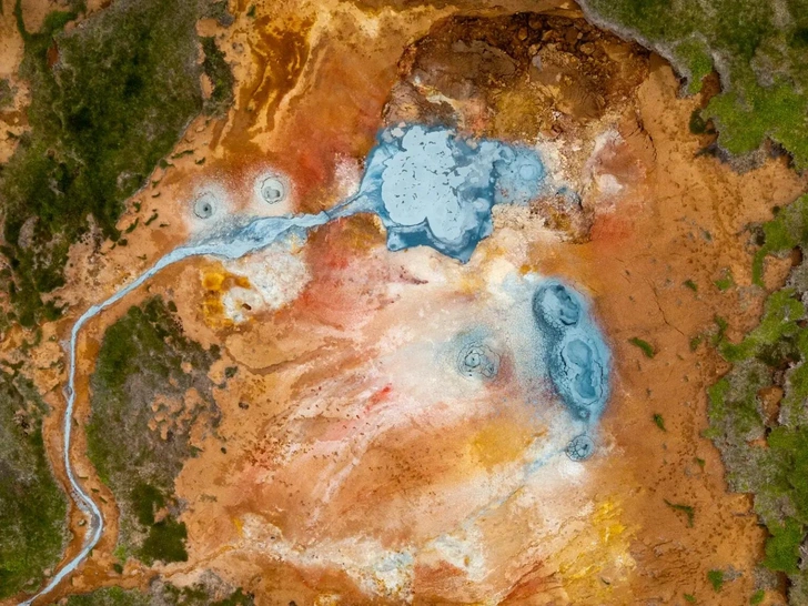 Исландский фотограф запечатлел с дрона пеструю геотермальную зону: посмотрите на 15 захватывающих дух фото | Источник: Vilhelm Gunnarsson