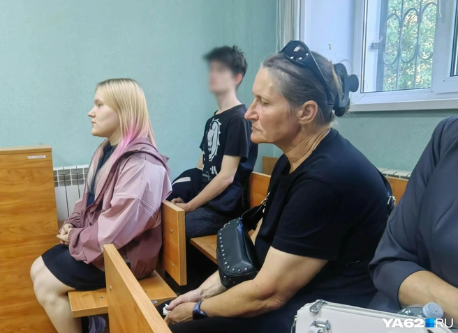 Мать и сестра погибшего подростка были только на одном заседании из-за состояния здоровья женщины | Источник: Кристина Мельникова / YA62.RU
