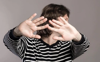 Тактильный кошмар: что такое гаптофобия и как вылечить страдающего ею человека