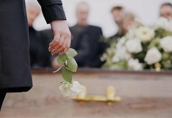 «Родственники мужа считают, что он покончил с собой из-за меня. Я согласна, это моя вина»