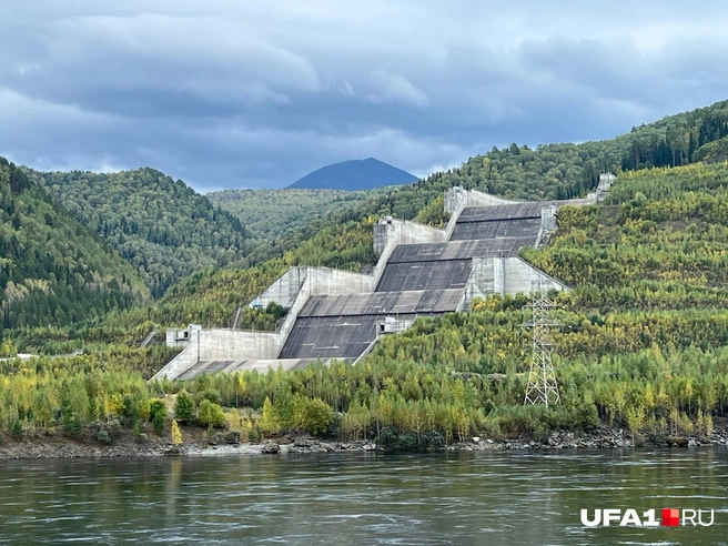 Береговой водосброс запущен в 2011 году | Источник: Андрей Бирюков / UFA1.RU