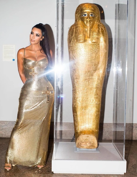 Как одно фото Ким Кардашьян перед Met Gala разоблачило международную преступную группировку | Источник: Социальные сети