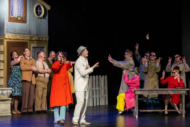 Спектакль «Старые песни о главном — 3. Управдом. Фонтан. Машина» | Источник: пресс-служба Курганского театра драмы