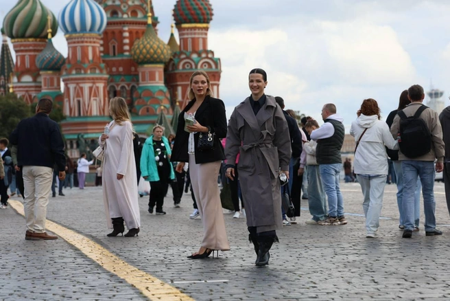 Москвички пришли сделать красивые фото | Источник: Артем Устюжанин / MSK1.RU