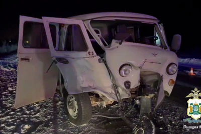 В Югре водитель вылетел из машины и попал под КАМАЗ