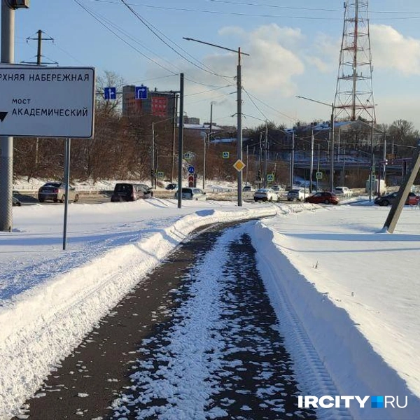 Масштабы иркутских снегопадов можно оценить по этой фотографии | Источник: Ксения Власова / «ИрСити»