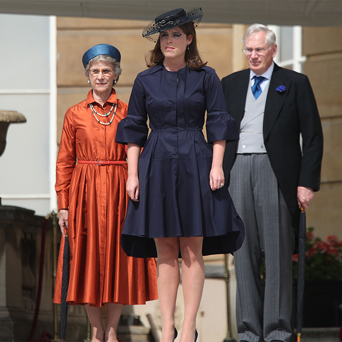 Принцесса Евгения на мероприятии (позади Йоркской - чета герцогов Глостерских) | marieclaire.ru